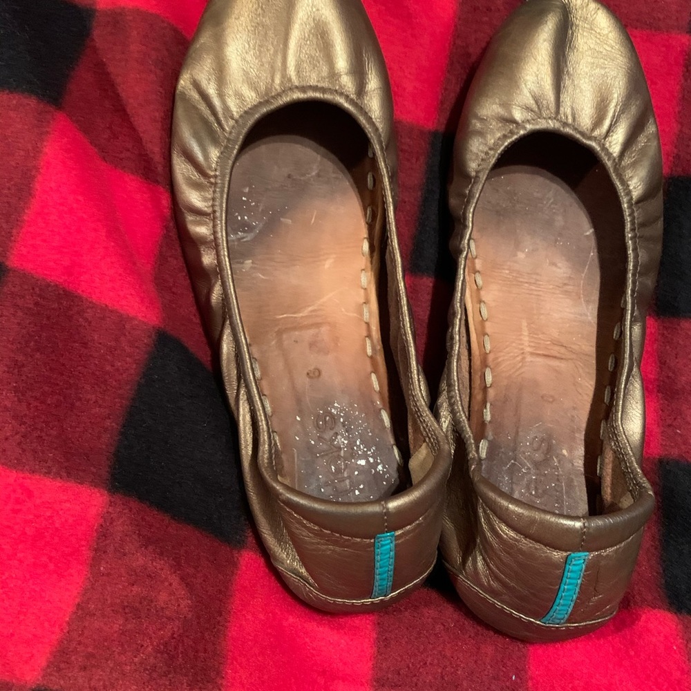 Size Eight metallic bronze Tieks